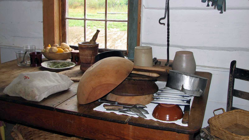 Illustration for article titled 15 Tools That Helped Pioneers Survive on the American Frontier